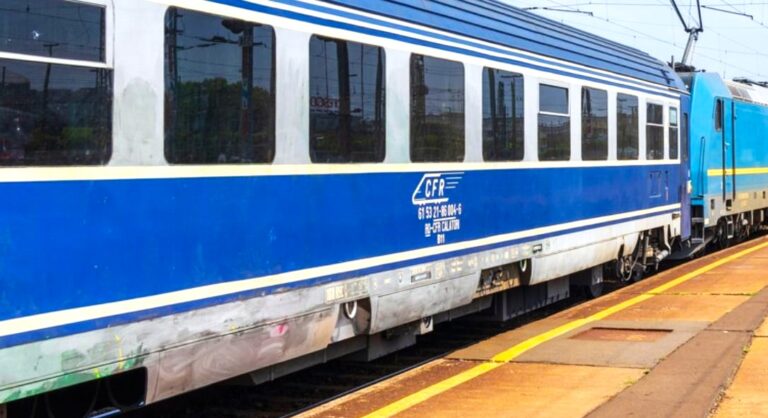 Tragedie la marginea Capitalei! Doi soți, de 86 și 75 de ani, spulberați de un tren în timp ce traversau calea ferată pe o trotinetă