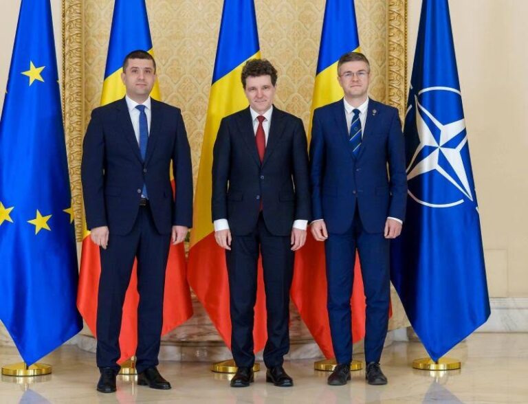 Sfârșit de an cu noi miniștri și ceremonial fără liderii coaliției. Au depus jurământul Radu Miruță – la Apărare, și Irineu Darău – la Economie