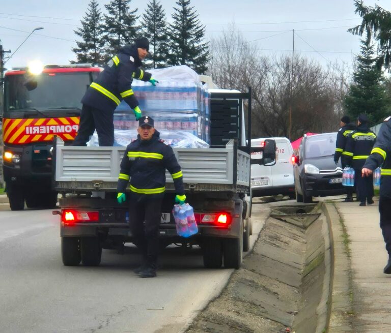 Criza apei în Prahova și Dâmbovița continuă! 38000 de litri de apă potabilă și menajeră au fost distribuiți astăzi în orașul Moreni