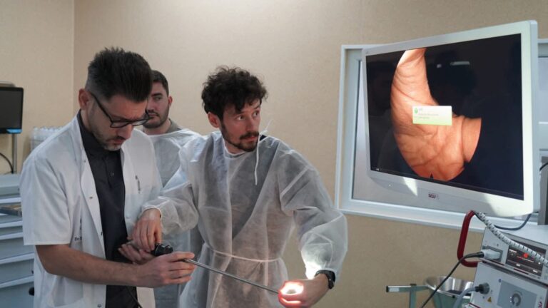 Spitalul Județean de Urgență din Târgoviste, dotat cu o trusă de chirurgie laparoscopică 4K! ,,Este un echipament de top care duce actul medical la un nou nivel de performanță. Facem încă un pas înainte pentru sănătatea pacienților”