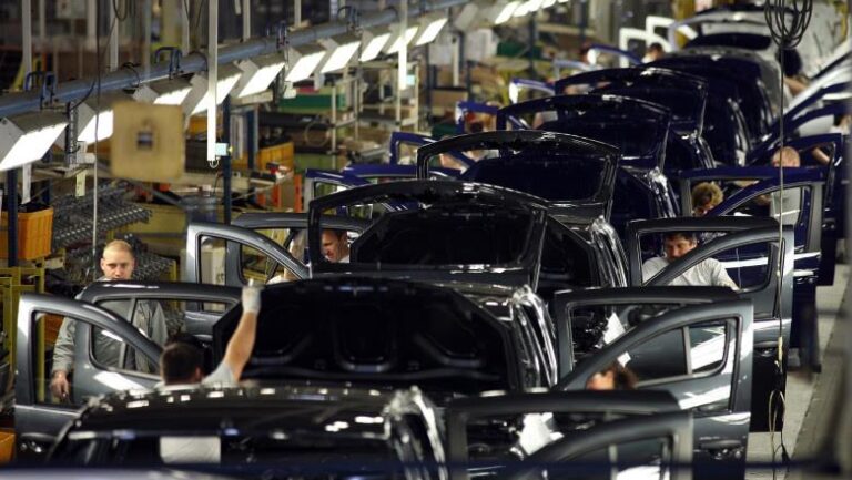 Opt companii, printre care Automobile Dacia și Renault Technologie Roumanie, amendate drastic de Consiliul Concurenței pentru limitarea mobilității angajaților! S-au dat amenzi în valoare totală de 32 de milioane de euro
