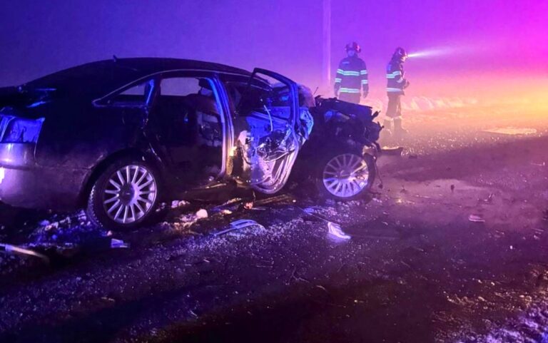 Tragedie pe șosea noaptea trecută! Un tânăr de 32 de ani și-a pierdut viața pe loc într-un accident înfiorător. Alte două persoane au rănite grav