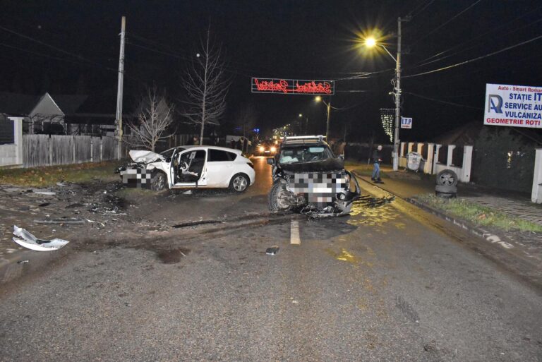 Impact cumplit între o autoutilitară și două autoturisme! Trei dintre victime au rămas încarcerate! Toate persoanele rănite, între care și doi minori, transportate de urgență la spital