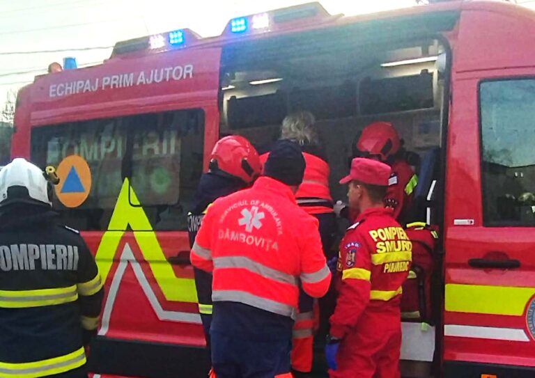 Bărbat din Dâmbovița, de urgență la spital după ce s-a intoxicat cu fum în urma unui incendiu violent! O casă din Gura Foii a luat foc