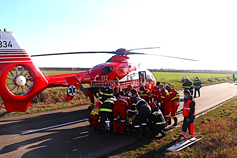 Vânătorul la un pas să devină vânat! Un bărbat s-a împușcat accidental în zona abdomenului la o partidă de vânătoare. A fost transportat la spital cu elicopterul SMURD