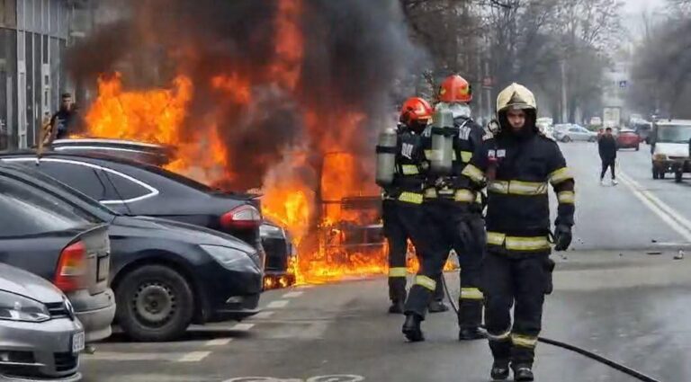 Tragedie în Capitală! O femeie a murit arsă de vie într-un Smart electric! Soțul ei a reușit să se salveze în ultima clipă