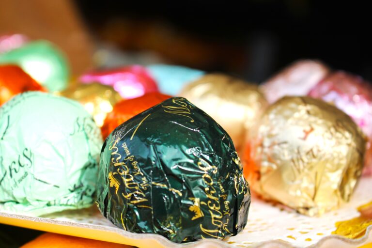 Târgoviște: „La Cici”, magazinul alimentar care te cucerește din prima! Locul unde găsești cele mai bune bunătăți! Pralinele de pe Muntele Athos, produsul de top din această săptămână