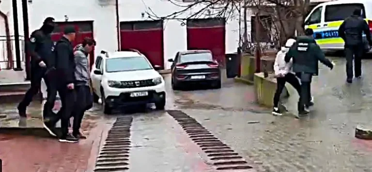 Caz cutremurător în Tulcea! Copilaș de 3 ani, ucis cu bestialitate de concubinul mamei. Bărbatul agresor și femeia, reținuți de polițiști