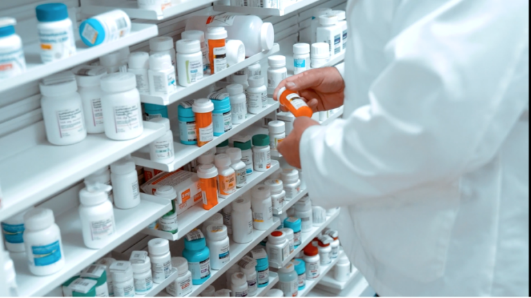 Va lua ființă un grup de monitorizare a medicamentelor în România! Ministrul Sănătății: „Facem ceea ce trebuie, la timp, pentru ca pacienții să aibă în continuare acces la tratamente”