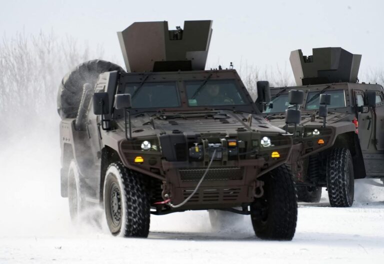 Convoaie militare cu blindate COBRA II pe drumurile din România! Anunțul făcut de Ministerul Apărării Naționale