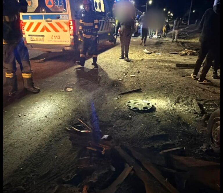 Momente dramatice pentru trei persoane după ce o căruță a pătruns pe contrasens! Două dintre victime, transportate de urgență la spital! Căruțașul era beat