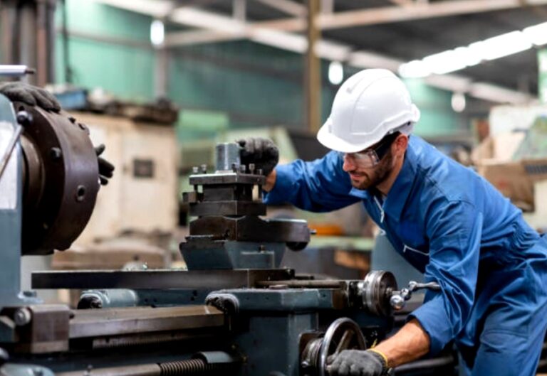 Peste 200 de locuri de muncă disponibile în această săptămânâ în județul Dâmbovița. Vezi oferta transmisă de AJOFM