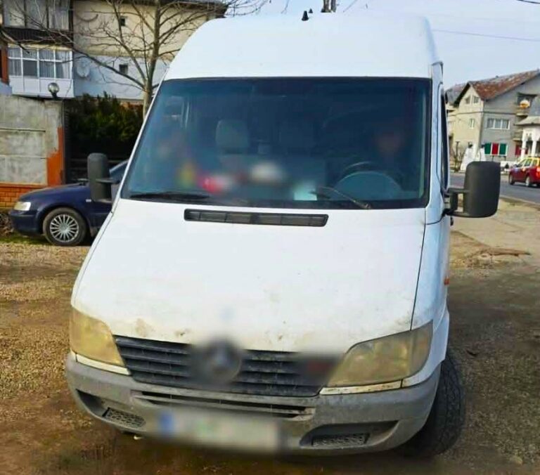 Transport ilegal de fier vechi în Dâmbovița! Autoutilitară confiscată pe loc și amendă uriașă primită de șofer