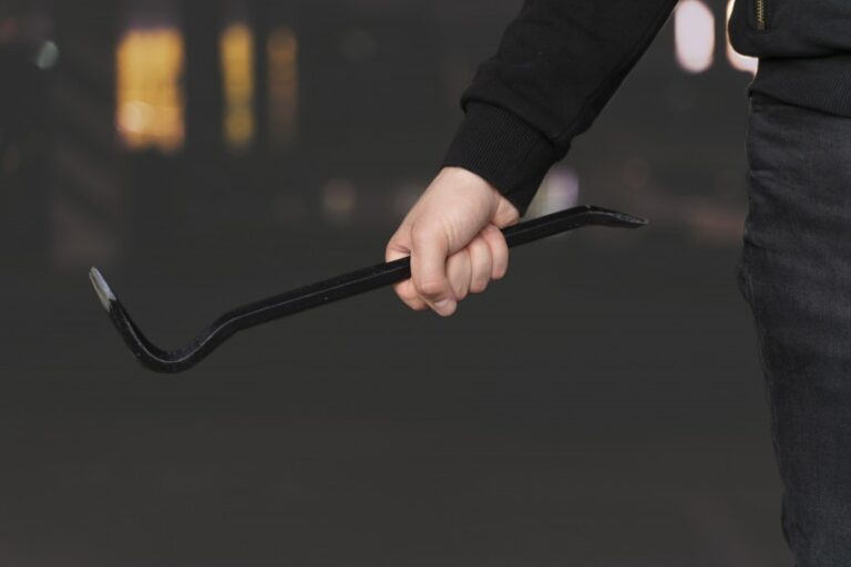 Și-a omorât fratele cu o rangă și apoi a aruncat cadavrul în râu! Crimă înfiorătoare în județul Brașov. Agresorul a fost arestat