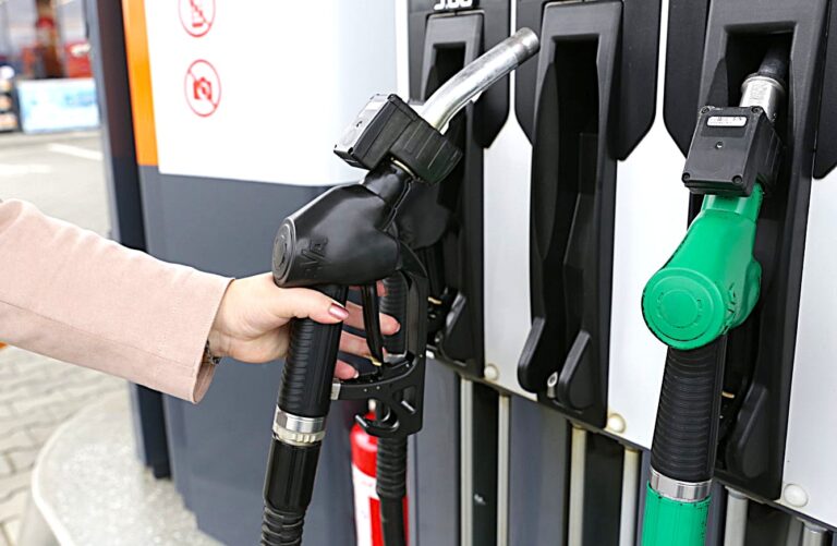 AUR propune reducerea TVA la carburanți. „Protejează imediat consumatorii”