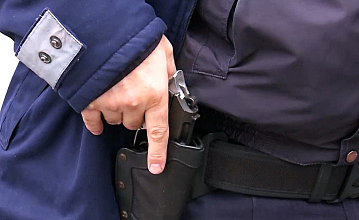 Sfârșit tragic pentru un tânăr polițist! A fost găsit împușcat mortal pe un câmp. Agentul se afla în timpul serviciului