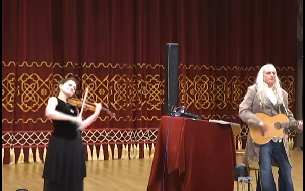 „When Violin Meets Guitar” și la Târgoviște! Un spectacol unic de muzică rock și clasică va fi susținut de artiștii Natalia Pancec și Emilian Florentin Gheorghe pe scena Teatrului „Tony Bulandra”