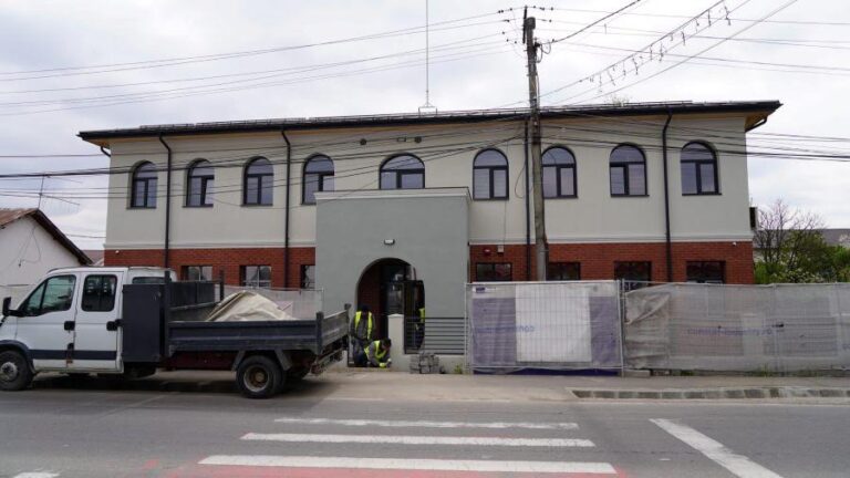 Seniorii din Răzvad, în centrul atenției! Se lucrează de zor la Centrul de zi de asistență și recuperare pentru persoane vârstnice