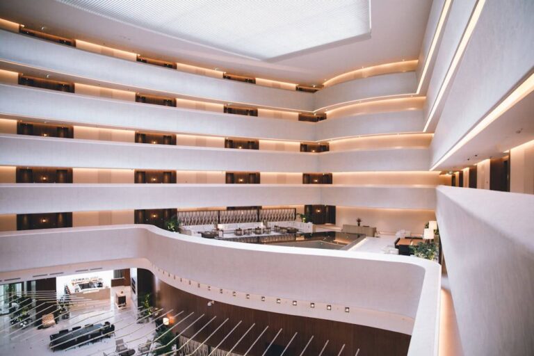 De ce să alegi o firmă specializată pentru renovarea unității tale turistice