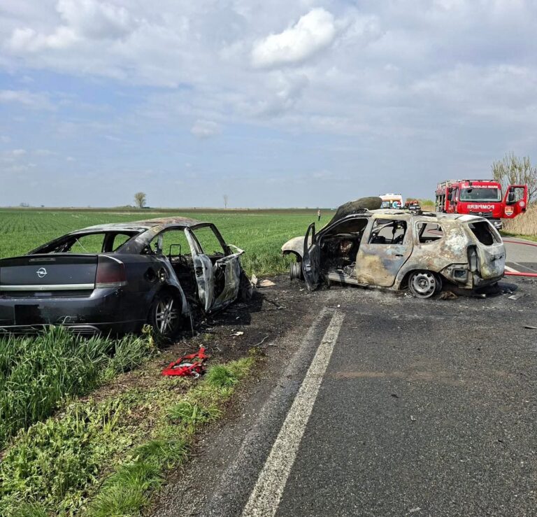 Impact cumplit între două mașini în Sâmbăta Paștelui! Patru persoane au fost rănite, iar autoturismele au luat foc. A fost solicitată intervenția elicopterului SMURD