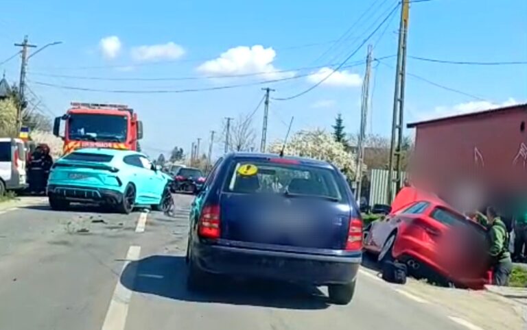 Două tinere, între care o minoră de 13 ani, de urgență la spital, în urma accidentului de la Cojasca! O șoferiță de 22 de ani, vinovată pentru producerea coliziunii. Victima găsită inconștientă, preluată de elicopterul SMURD