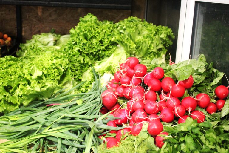 Sărbători cu gust adevărat și autentic! Aprozarul „La Cici” din Târgoviște îți aduce prospețimea direct pe masă. Alege tot ce e mai bun pentru familia ta