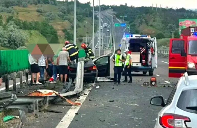 Femeie de 69 de ani, transportată în comă la spital! Mașina în care se afla s-a izbit violent de o glisieră metalică pe autostradă. În stare gravă s-a aflat și o fetiță de doi ani