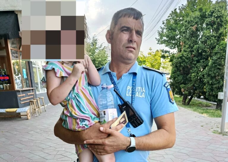 Clipe de coșmar la Iași! O fetiță de 4 ani, salvată de polițiștii locali dintr-o mașină încinsă la peste 50°C. „Orice minut poate fi fatal!”