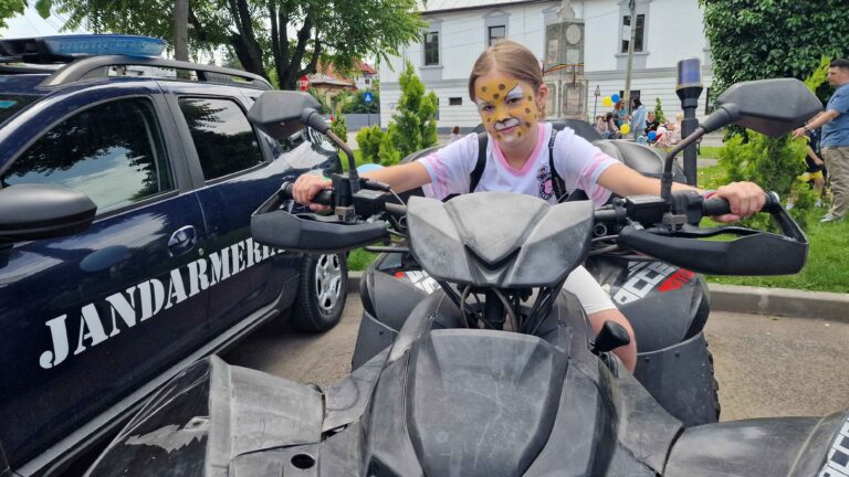 Ziua Copilului, sărbătorită alături de polițiști și jandarmi în Dâmbovița