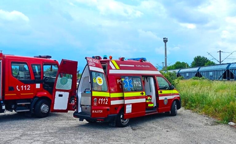 Coșmar pentru un puști de 12 ani de Ziua Copilului! S-a electrocutat după ce s-a urcat pe un vagon de tren. Minorul, transportat la spital cu arsuri grave