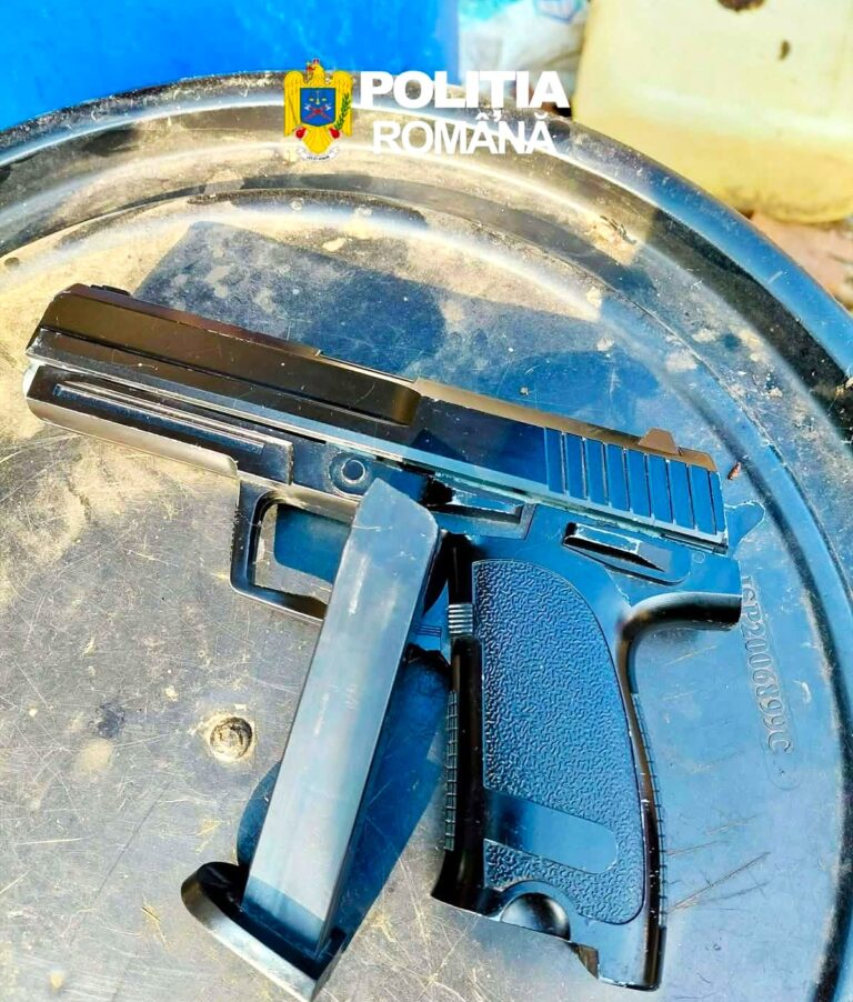 Descinderi în Dâmbovița! Pistol confiscat din locuința unui tânăr de 29 de ani. S-a ales cu dosar penal