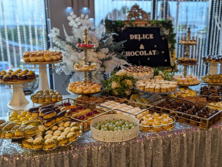 Descoperă universul Delice Chocolat din Târgoviște! Torturi spectaculoase și candy baruri de poveste! Eleganță, rafinament și gust desăvârșit la cofetăria ta preferată