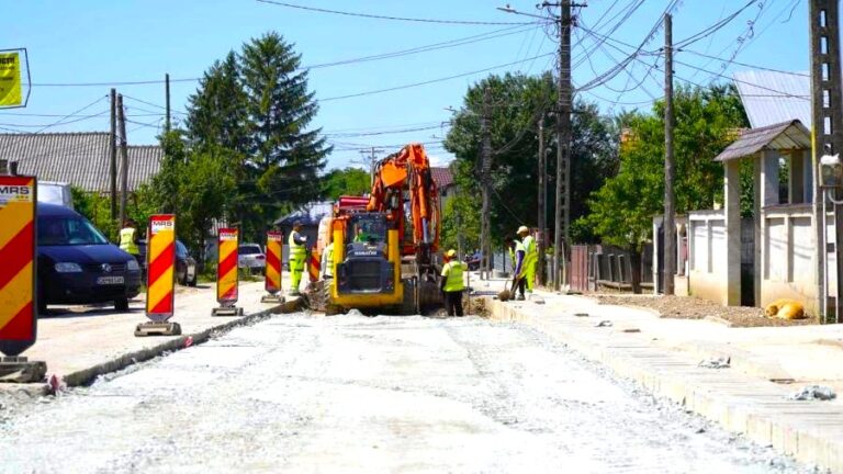 Se lucrează de zor pe DJ 712! Președintele CJ Dâmbovița a mers pe șantier pentru a verifica evoluția investiției. „Vom avea un drum complet modernizat, mai accesibil și mai sigur”