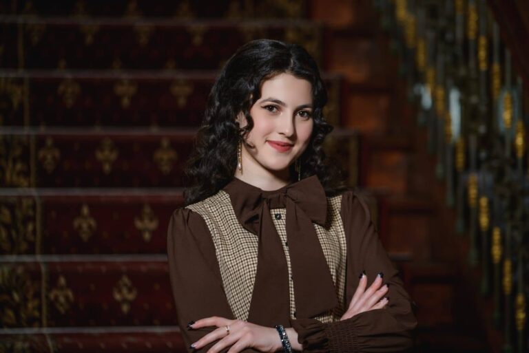 Ea este eleva Colegiului Național „Ienăchiță Văcărescu” din Târgoviște care a obținut media 10 la Bacalaureat! Performanță de excepție după patru ani de studiu, muncă și perseverență. „Am reușit! Cea mai fericită din lume!”