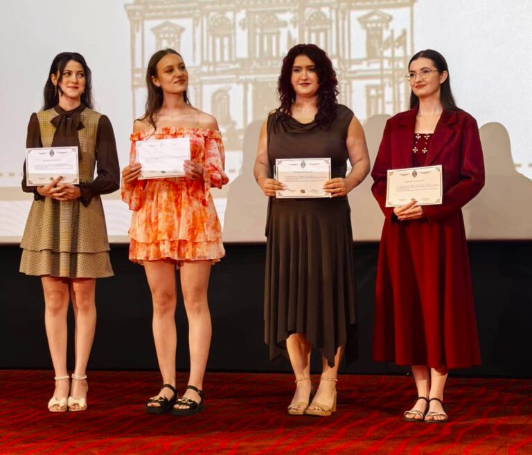 Performanță de excepție! Județul Dâmbovița, în top 3 național după numărul mediilor de 10 la Bacalaureat. Performerele premiate la Gala Performanței în Educație