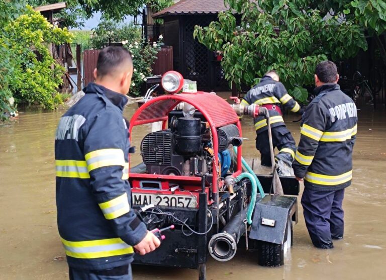 Ploile torențiale au făcut ravagii în Dâmbovița! Mai multe gospodării din Moreni și Românești au fost inundate