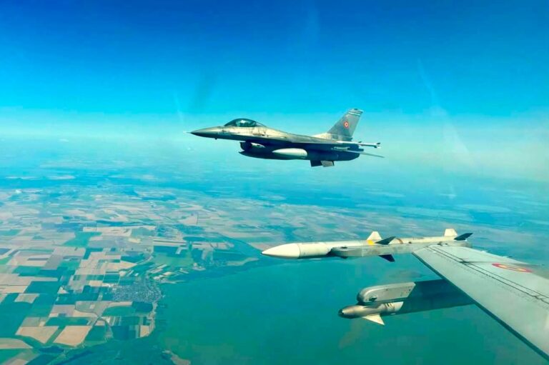 România, din nou în alertă maximă! Două avioane F-16, ridicate de la sol după detectarea unei ținte aeriene. Traian Băsescu: „Lupta cu drone nu se duce unu la unu, se duce cu roiuri. Trebuie convocat NATO”
