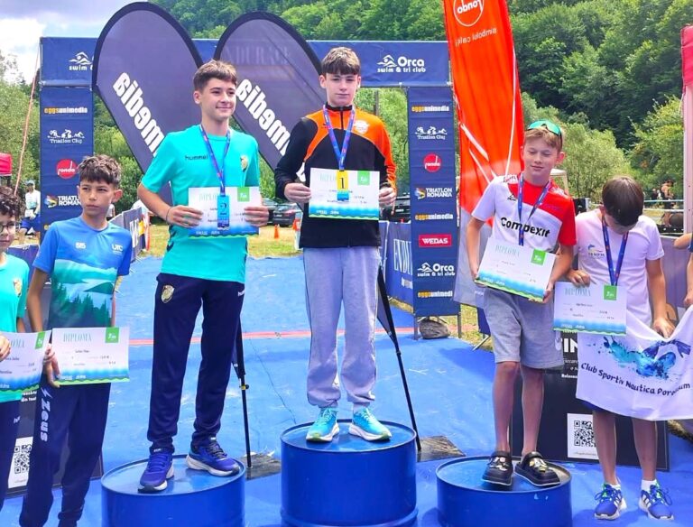 Aur pentru Târgoviște! Andrei Dobre, pe cea mai înaltă treaptă a podiumului la „Traversarea Tarniței”, una dintre cele mai apreciate competiții de înot în ape deschise din România