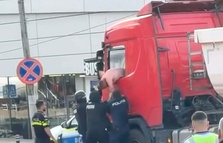 Intervenție în forță și trafic paralizat pe DN 1! Șofer de TIR scos din cabină de mascați după o urmărire ca în filme