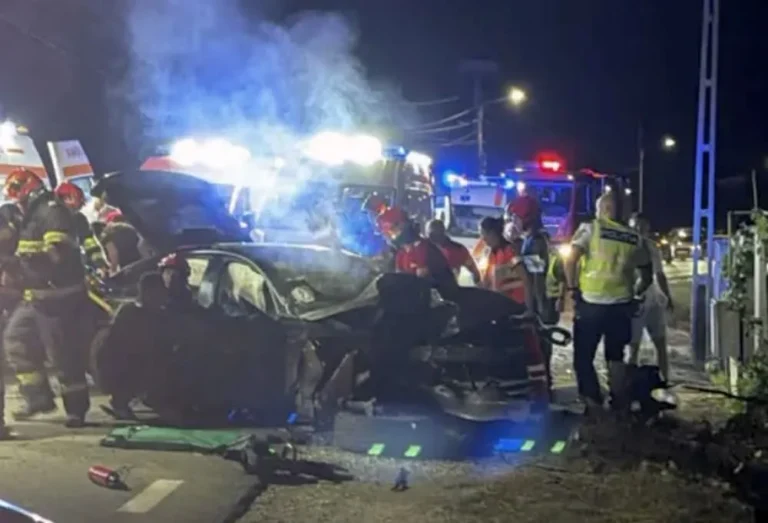 Noapte de coșmar pe șosea! Un adolescent de 16 ani și-a pierdut viața într-un accident înfiorător. Alți patru tineri, transportați de urgență la spital după ce mașina în care se aflau s-a izbit de un gard