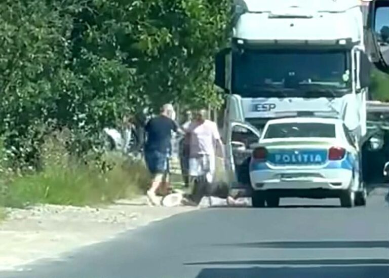 Bătaie ca-n filme pe DN 71, în Dâmbovița! Doi șoferi și-au făcut dreptate cu pumnii și picioarele, după o șicanare în trafic. Ambii au rămas fără permis și au fost amendați drastic
