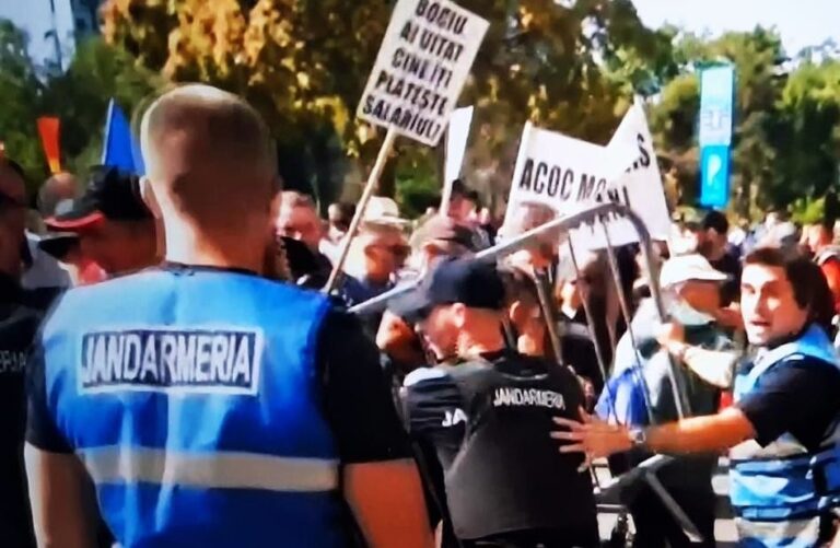 Explozie de furie în Capitală! Restricțiile UE au scos mii de crescători de animale în stradă. Ciobanii s-au îmbrâncit cu jandarmii