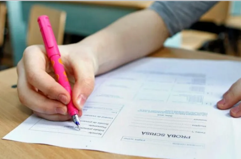 O nouă sesiune de Bacalaureat, o nouă șansă pentru absolvenții de liceu din Dâmbovița! Emoțiile continuă până pe 24 august