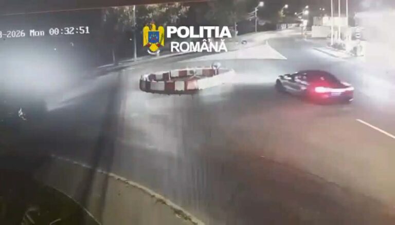 Dâmbovițeanul de 22 de ani care s-a urcat la volan cu permisul suspendat și a făcut drifturi într-un sens giratoriu din Târgoviște a fost reținut