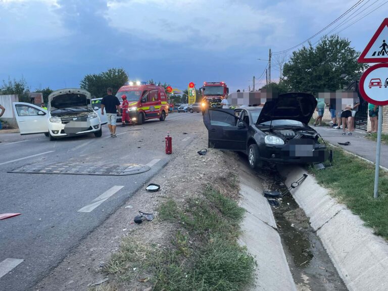 Scene de groază pe o șosea din Dâmbovița! Cinci victime, de urgență la spital după impactul cumplit dintre două mașini. Vinovat pentru producerea accidentului este un bărbat de 51 de ani