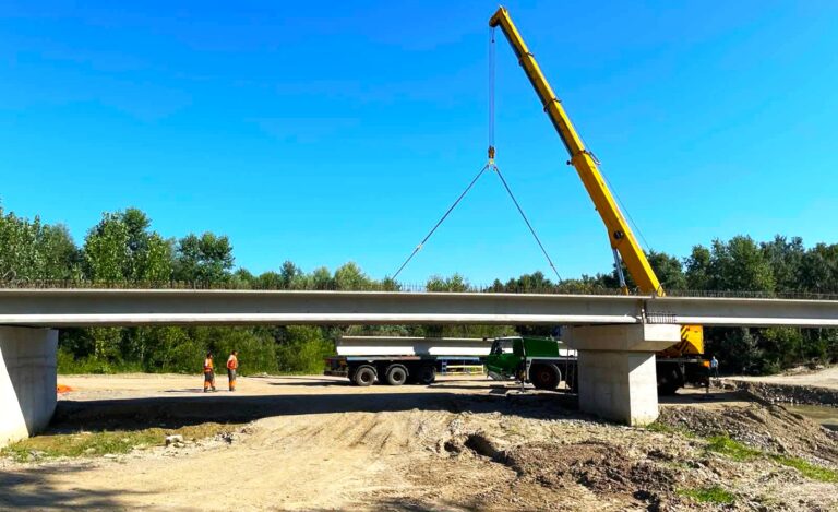 Podul peste râul Cricovul Dulce, tot mai aproape de finalizare! Unul dintre cele mai importante proiecte de infrastructură din comuna Cornești avansează în ritm susținut