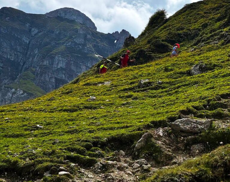 Cadavrul turistului britanic dispărut în Bucegi la finalul anului trecut a fost găsit de doi ciobani! „Acești oameni au dovedit încă o dată ce înseamnă seriozitatea și cunoașterea muntelui”