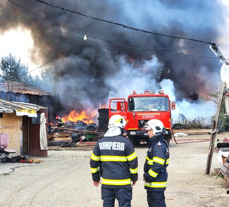 Mesajul primarului Alexandru Iorga, după incendiul devastator de la un depozit de cherestea din Găești: „Momente grele astăzi. Să ne ferească Dumnezeu de astfel de încercări și să ne aibă pe toți în pază!”