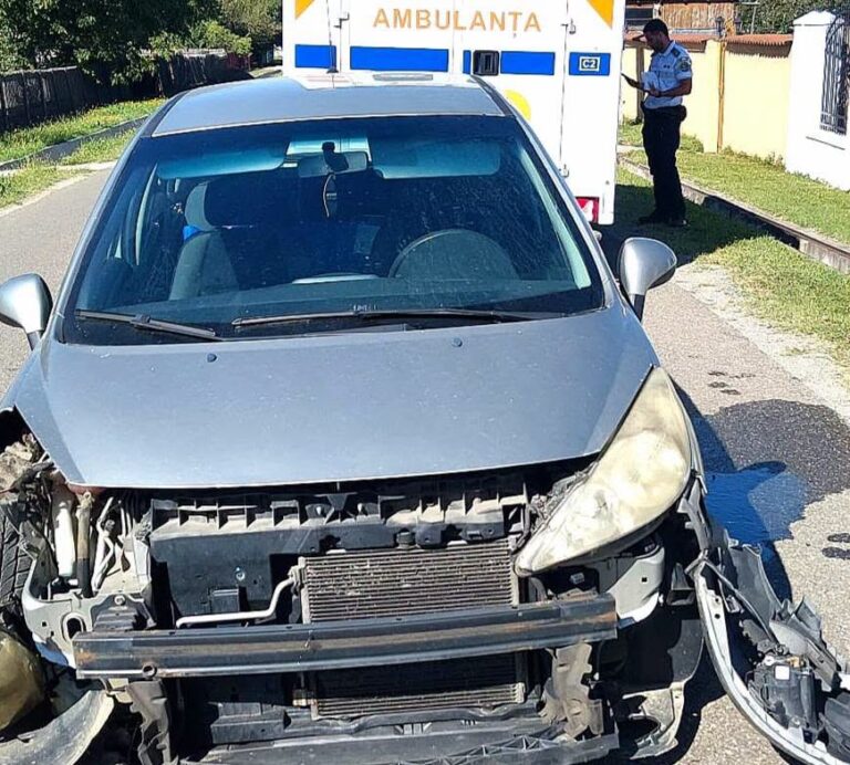 Momente îngrozitoare pentru o adolescentă din Dâmbovița! Transportată de urgență la spital după ce a fost implicată într-un accident violent, produs între două mașini