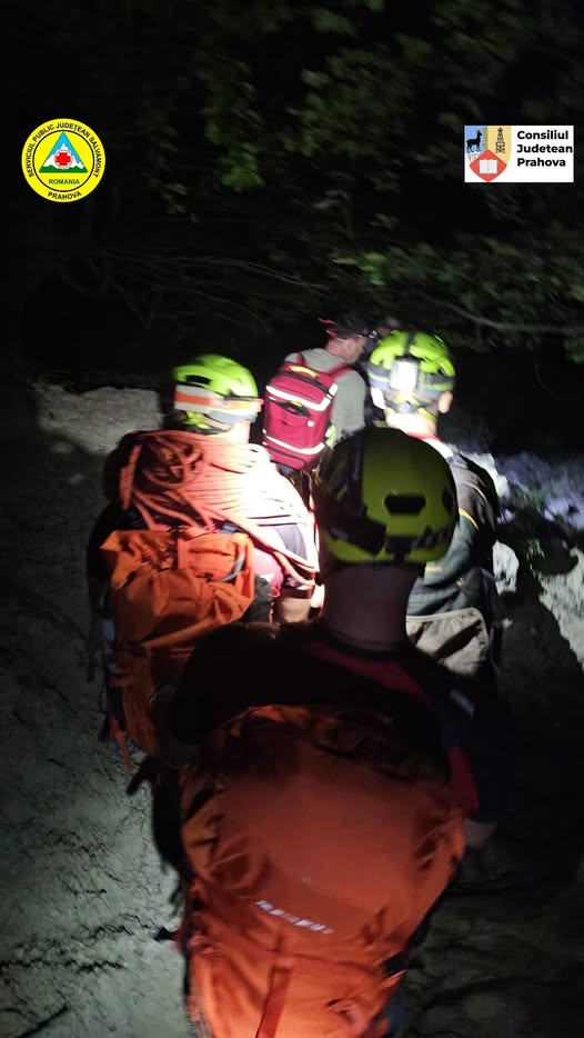 Noapte de coșmar pentru un cioban! A căzut într-o râpă și a avut nevoie de intervenția salvamontiștilor